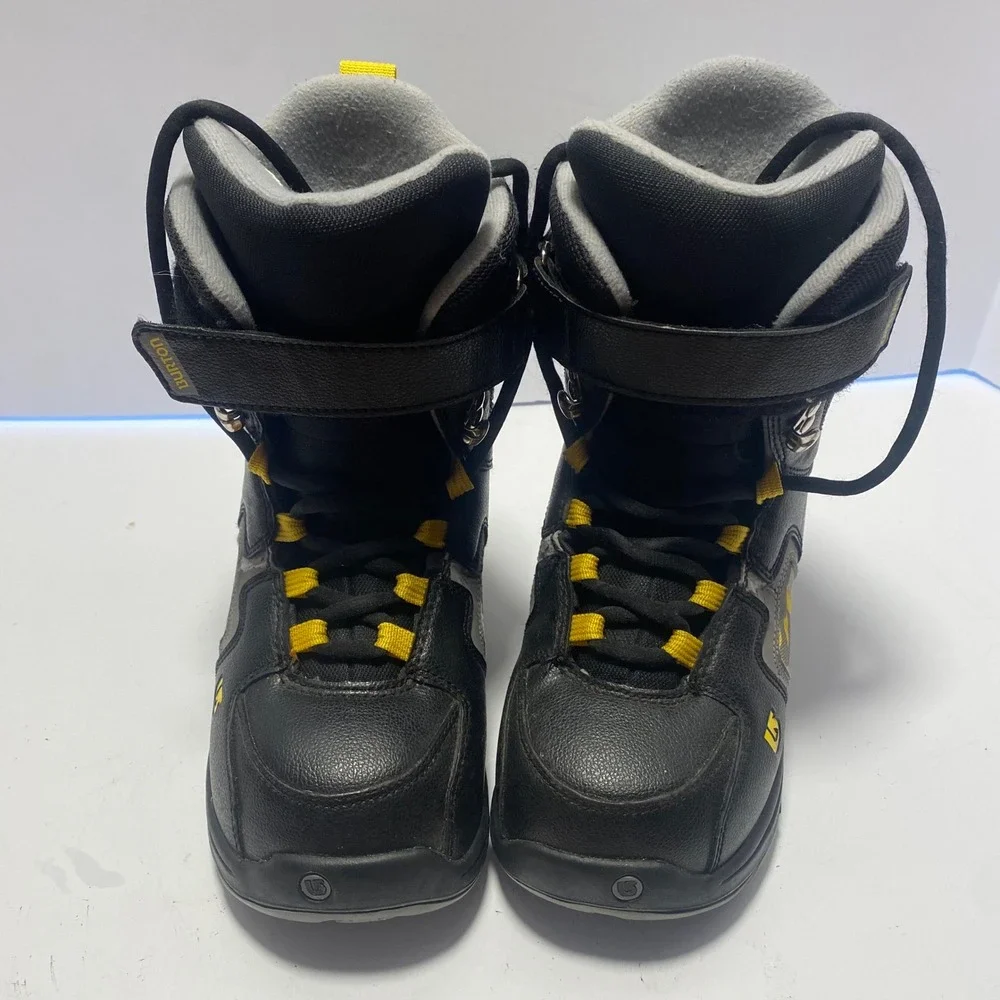 Burton Freestyle Snowboard Boots Youth Size 6 Black Yellow Good Condition